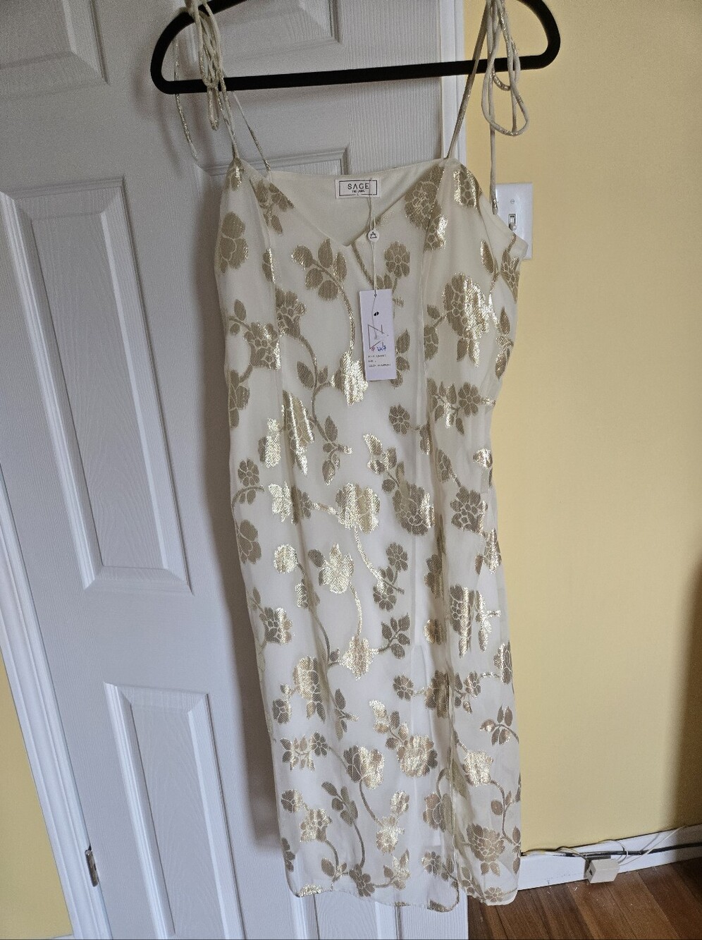 ๐นSAGE THE LABEL Champagne Maxi Dress With Floral Pattern